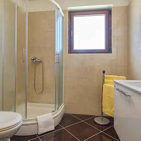 Korina Villa Valtura