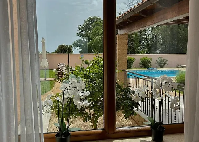 Korina Villa Valtura