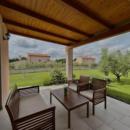 ヴィラ Korina プーラ