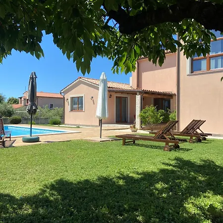 ヴィラ Korina プーラ